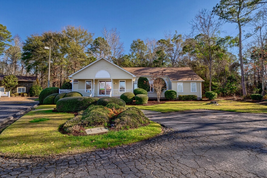 More Photos Of 14 Medical Center Dr SW, Supply Medical For Sale