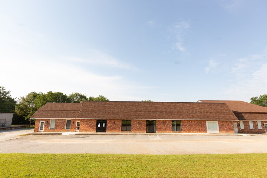 Primary Photo Of 3400 Rutherford Rd, Taylors Light Manufacturing For Lease