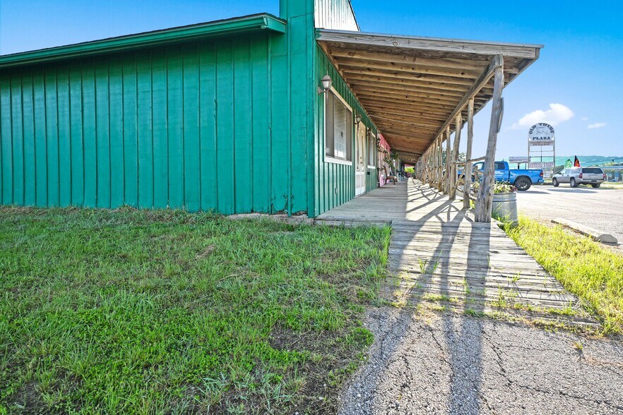 More Photos Of 1642 FM 2673, Canyon Lake Storefront Retail Office For Lease
