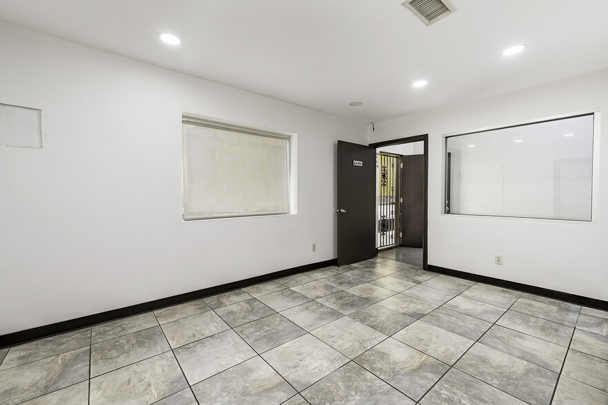 More Photos Of 2165 W Cowles St, Long Beach Service For Lease