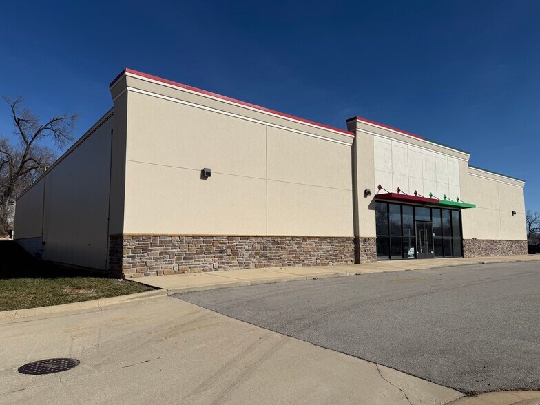 Primary Photo Of 503 E Main St, Willow Springs General Retail For Sale