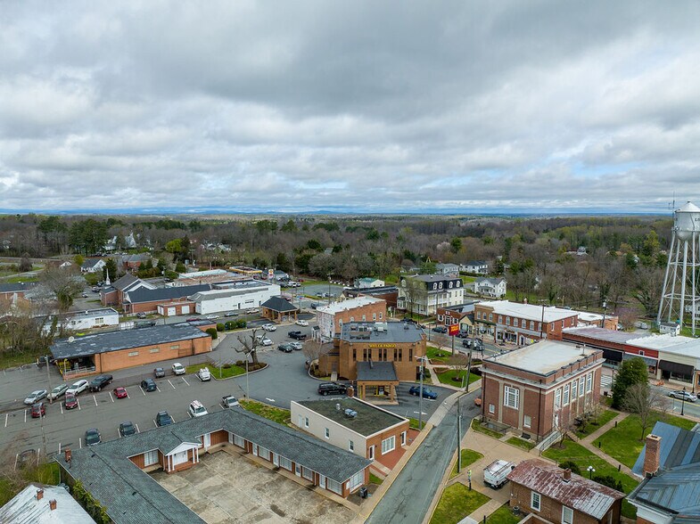 More Photos Of 101 Elm Ave, Louisa General Retail For Lease