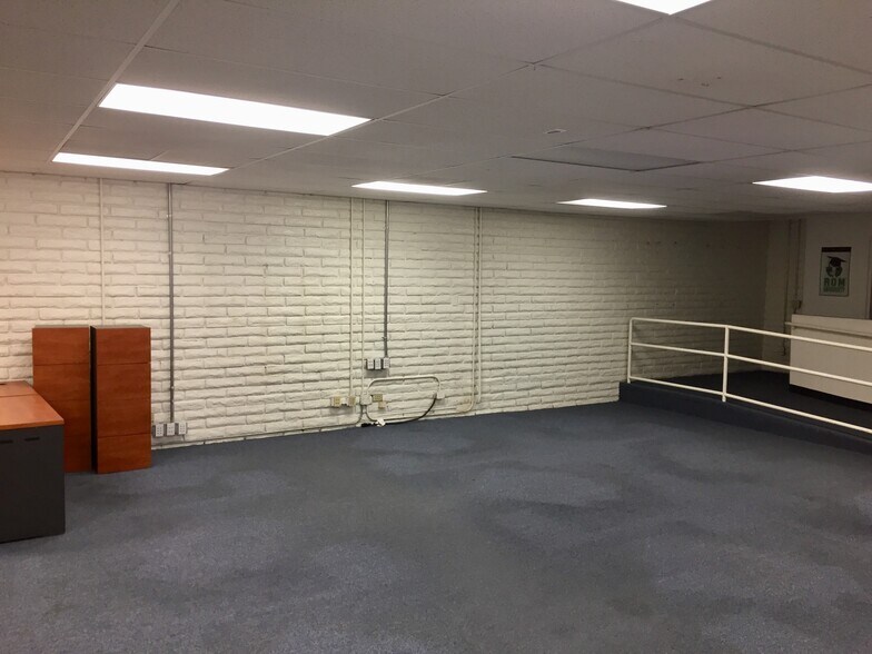 More Photos Of 1051 E Wardlow Rd, Long Beach Office For Lease