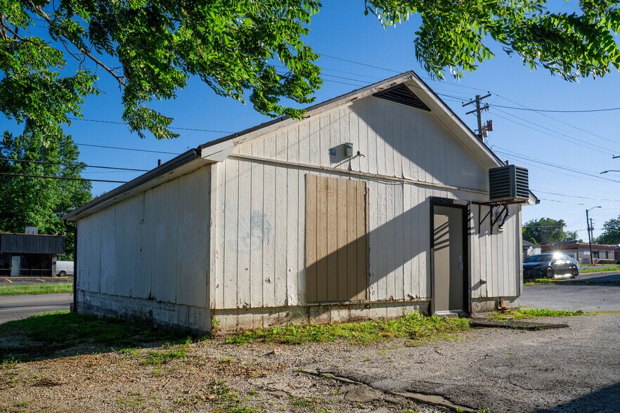 More Photos Of 419 W Kearney St, Springfield Freestanding For Sale