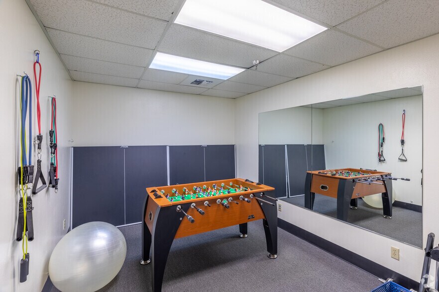 More Photos Of 6459 Box Springs Blvd, Riverside Manufacturing For Lease