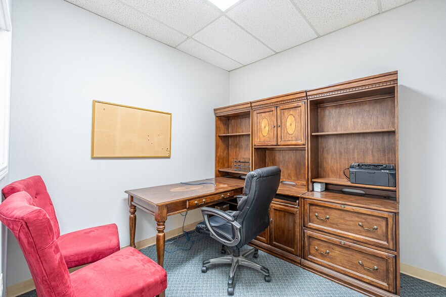 More Photos Of 4718 S Loop 289, Lubbock Office Residential For Lease