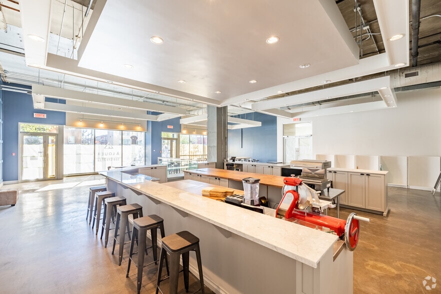 More Photos Of 225 Rue Chabanel O, Montréal Loft Creative Space For Lease