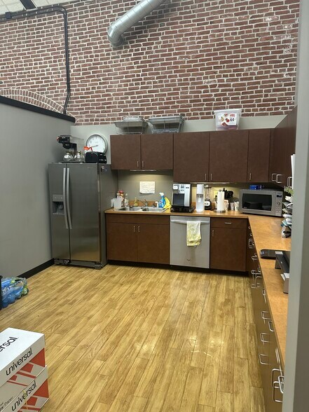More Photos Of 290 Missouri Ave, Clarksville Office For Lease
