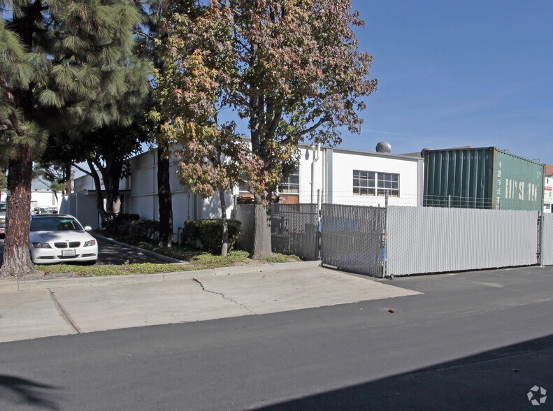 More Photos Of 3015 Kilson Dr, Santa Ana Warehouse For Lease