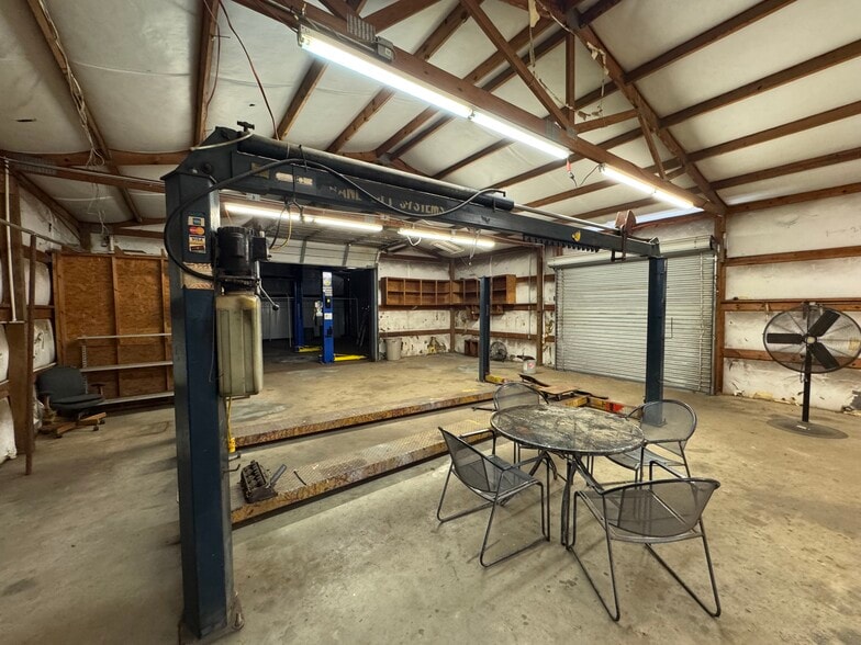 More Photos Of 15083 Highway 155 S, Tyler Warehouse For Sale