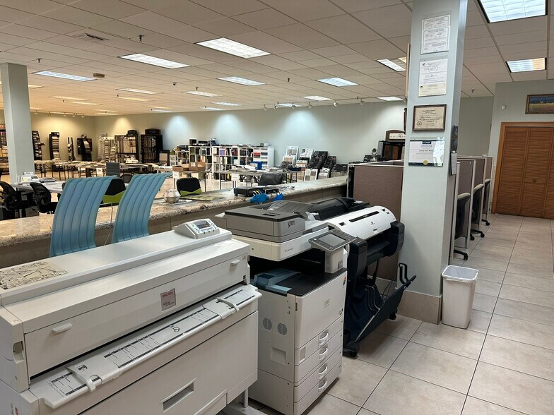 More Photos Of 6701 N Powerline Rd, Fort Lauderdale Warehouse For Lease