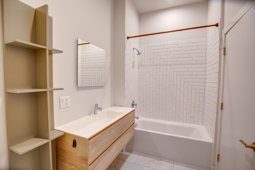 More Photos Of 853 N Larrabee St, Chicago Multifamily For Sale