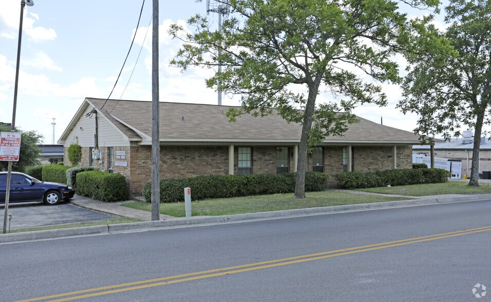 More Photos Of 1821 Everton Dr, Temple Office For Sale