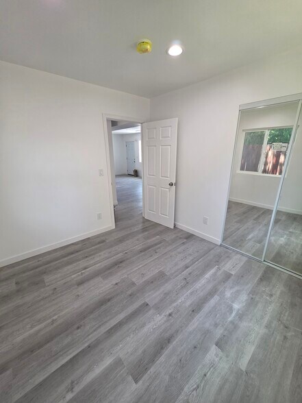 More Photos Of 635 W 51st St, Los Angeles Multifamily For Sale