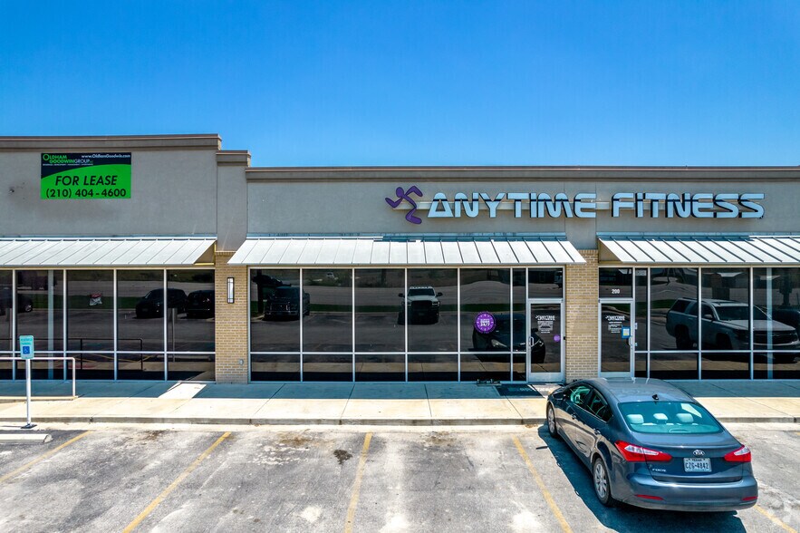 More Photos Of 131 Business Park Dr, Kenedy Storefront Retail Office For Lease