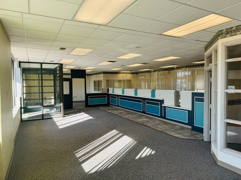 More Photos Of 2165 York Rd, Timonium Bowling Alley For Lease