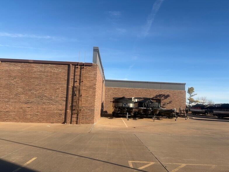 More Photos Of 14040 Joel McDonald Dr, Oklahoma City Freestanding For Lease
