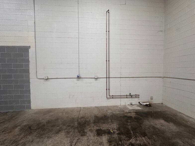 More Photos Of 3408 Busch Dr SW, Grandville Manufacturing For Sale