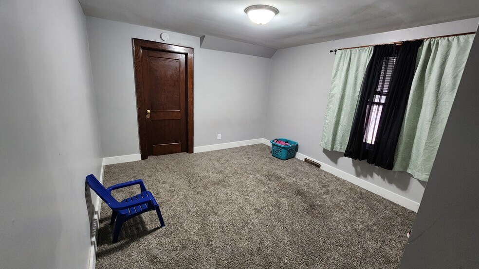More Photos Of 1110 W Oakland Ave, Austin Apartments For Sale