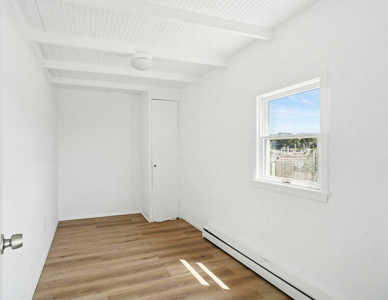 More Photos Of 35 Gardners Ln, Hampton Bays Apartments For Sale