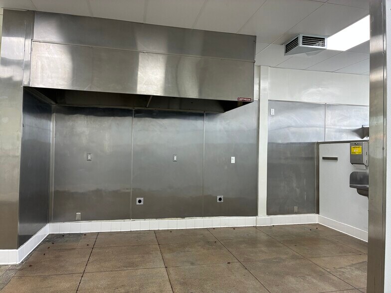 More Photos Of 5158 Hollywood Blvd, Los Angeles Storefront For Lease