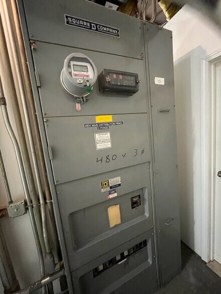 More Photos Of 9330 Corbin Ave, Northridge Warehouse For Lease