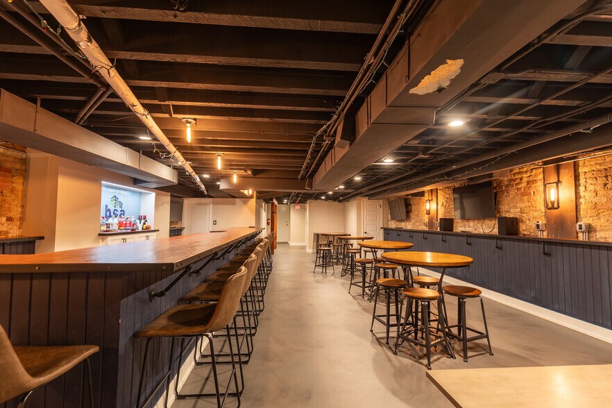 More Photos Of 827 N Milwaukee Ave, Chicago Storefront Retail Office For Sale