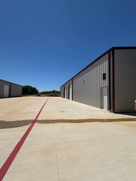 More Photos Of 5790 Rendon Bloodworth Rd, Fort Worth Industrial For Lease