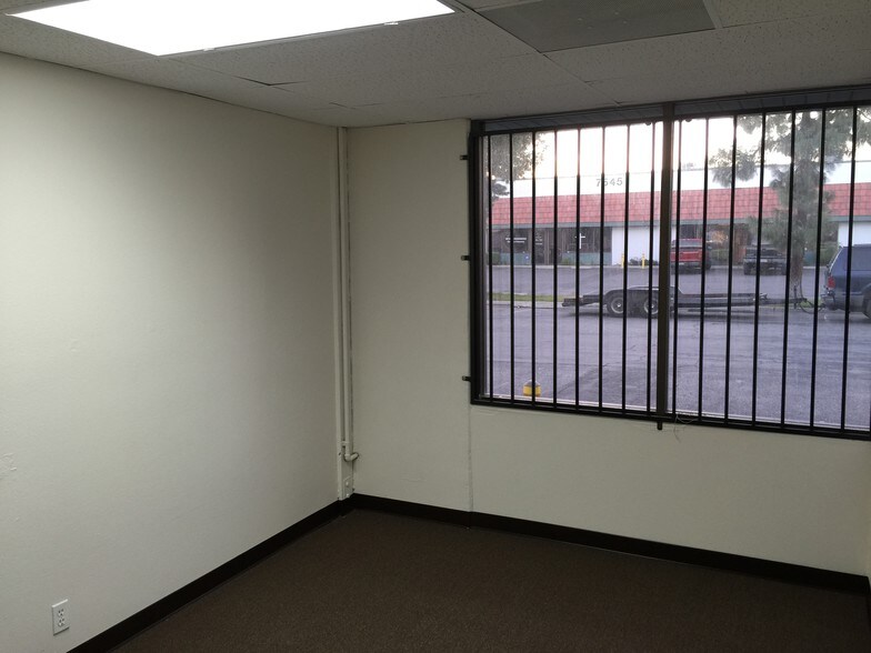 More Photos Of 7505 Jurupa Ave, Riverside Light Manufacturing For Lease
