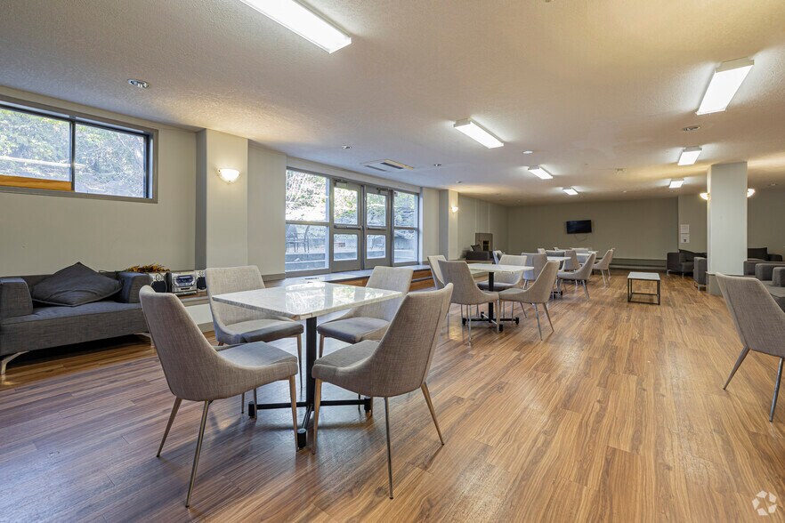 More Photos Of 2105 90 Av SW, Calgary Apartments For Lease