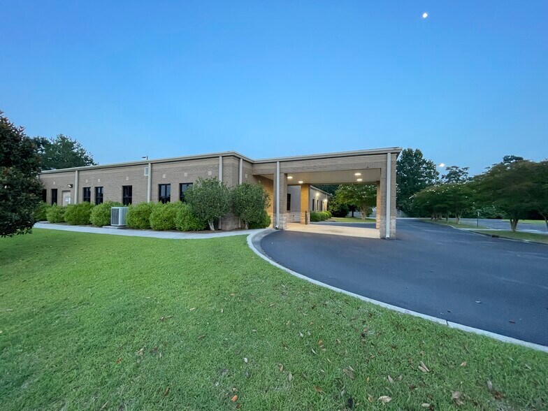 Primary Photo Of 1308 S 4th St, Hartsville Medical For Sale