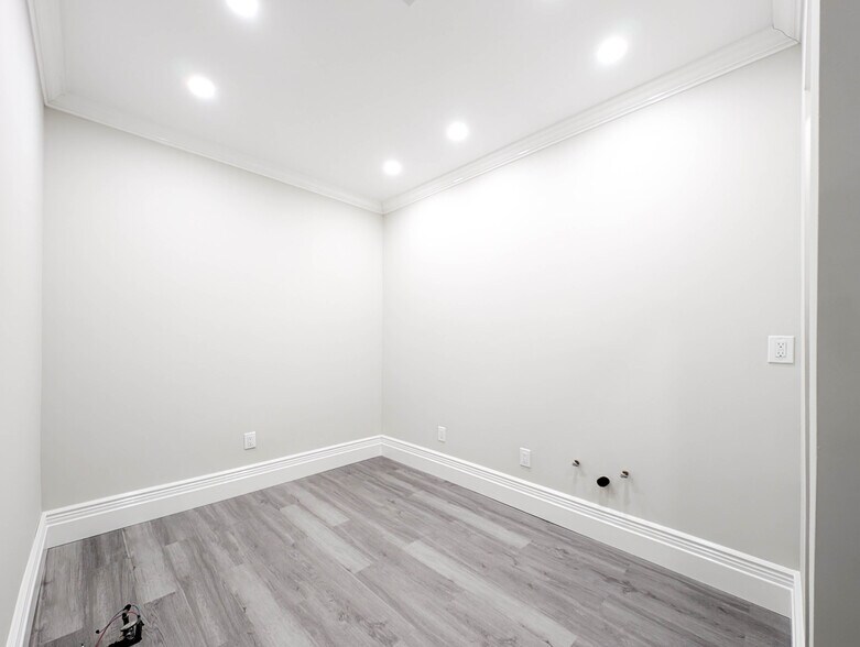 More Photos Of 140 W 58th St, New York Apartments For Lease