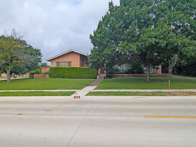 More Photos Of 5915 Singing Hills Dr, Dallas Religious Facility For Sale