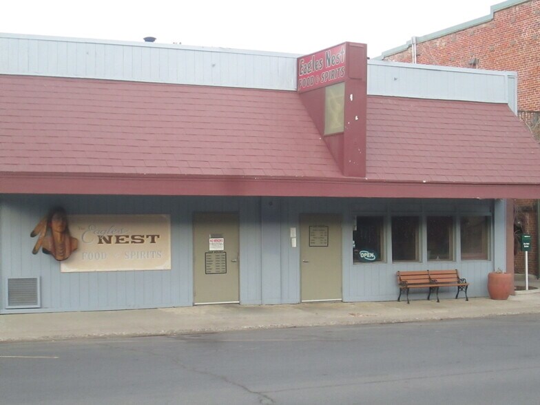 Primary Photo Of 117 N E St, Lakeview Specialty For Sale