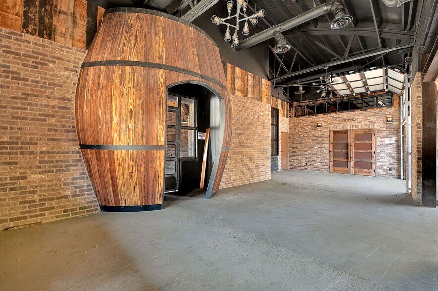 More Photos Of 208 S Green St, Sonora Restaurant For Sale