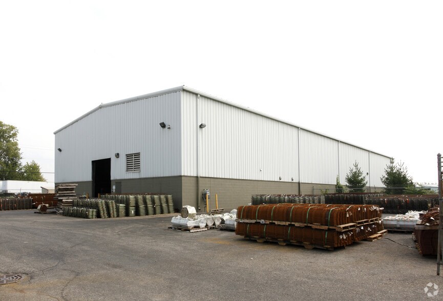 More Photos Of 51716 Grand River Ave, Wixom Warehouse For Lease