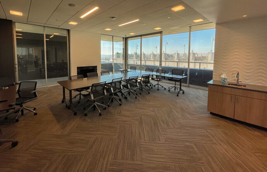 More Photos Of 401 Church St, Nashville Office For Lease