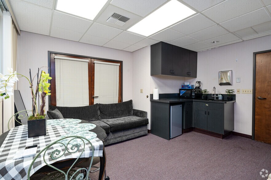 More Photos Of 3550 Q St, Bakersfield Medical For Sale