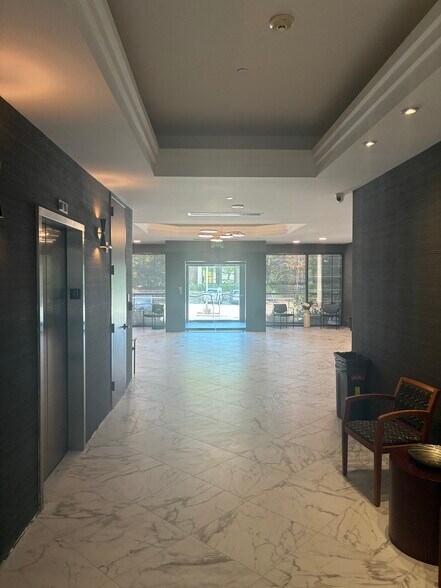More Photos Of 450 E John Carpenter Fwy, Irving Office For Lease