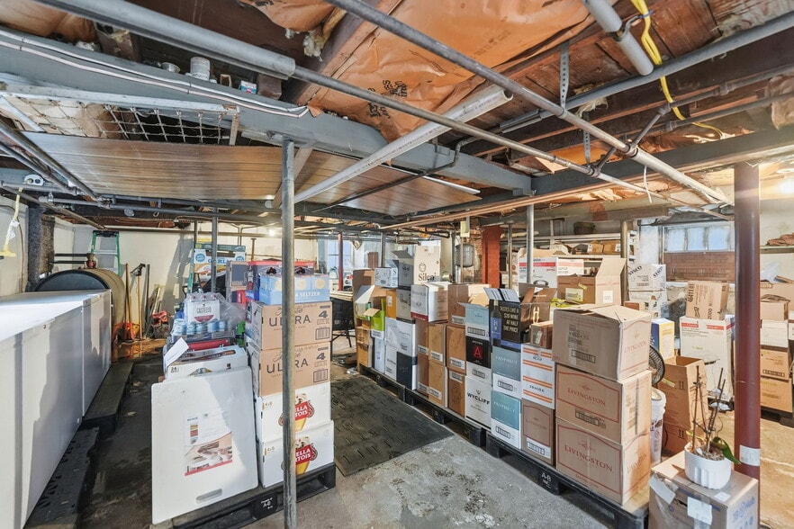 More Photos Of 170 Franklin St, Bristol Restaurant For Sale