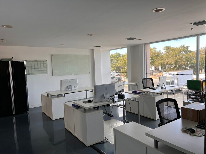 More Photos Of 6900-6914 NW 50th St, Miami Warehouse For Lease