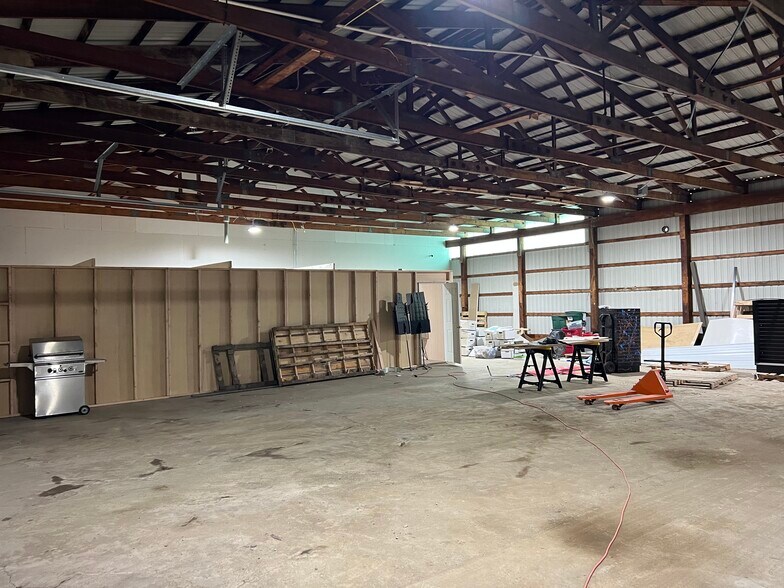 More Photos Of 5831 Seneca St, Elma Light Distribution For Lease