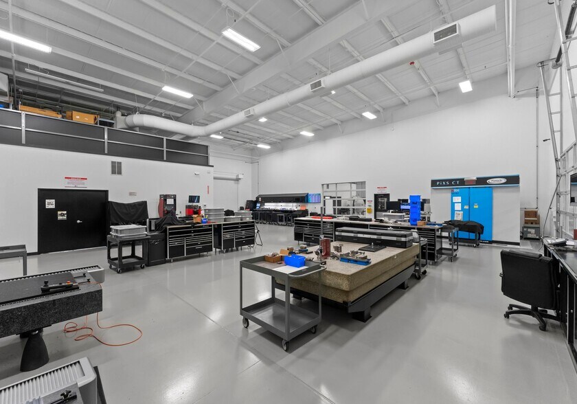 More Photos Of 258 Aviation Dr, Statesville Warehouse For Sale