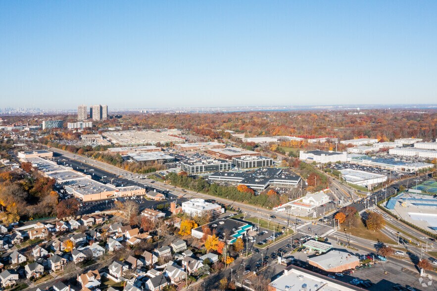 More Photos Of 1526-1596 Union Tpke, New Hyde Park Freestanding For Lease
