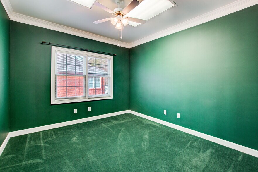 More Photos Of 555 Sun Valley Dr, Roswell Office For Sale