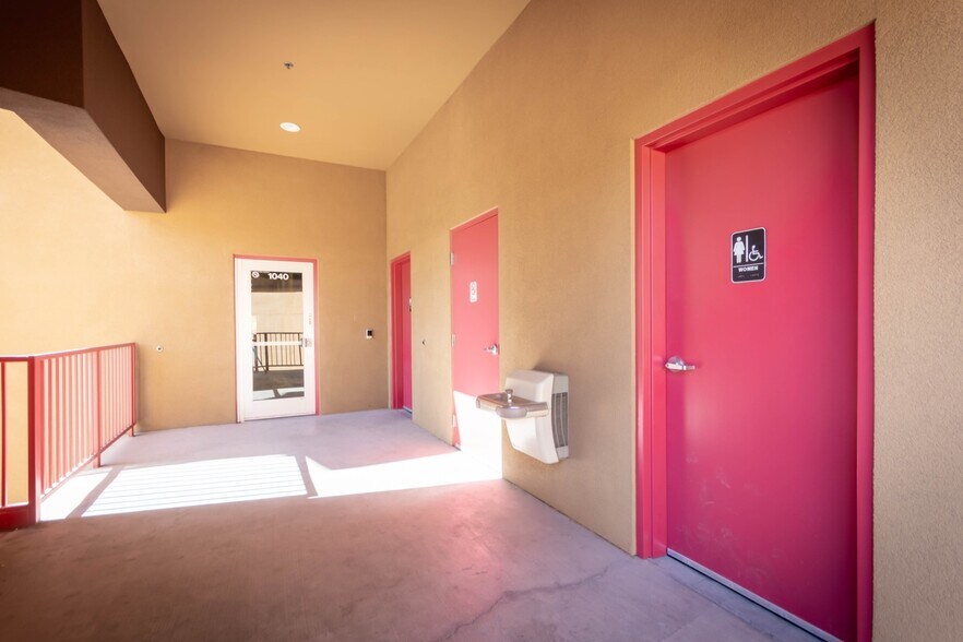 More Photos Of 1040 S Gilbert Rd, Gilbert Storefront Retail Office For Lease