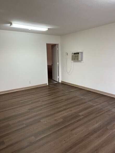 More Photos Of 3334 W McDowell Rd, Phoenix Warehouse For Lease