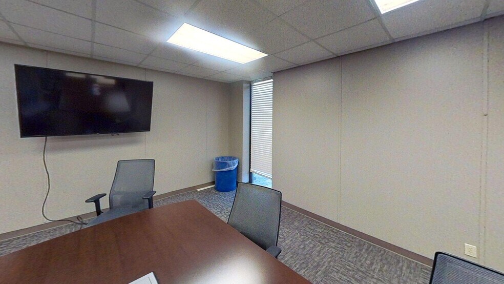 More Photos Of 901 Veterans Airpark Ln, Midland Office For Lease
