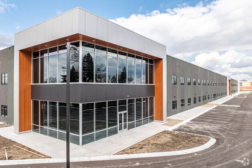 More Photos Of 651 Douglas Dr N, Golden Valley Warehouse For Lease