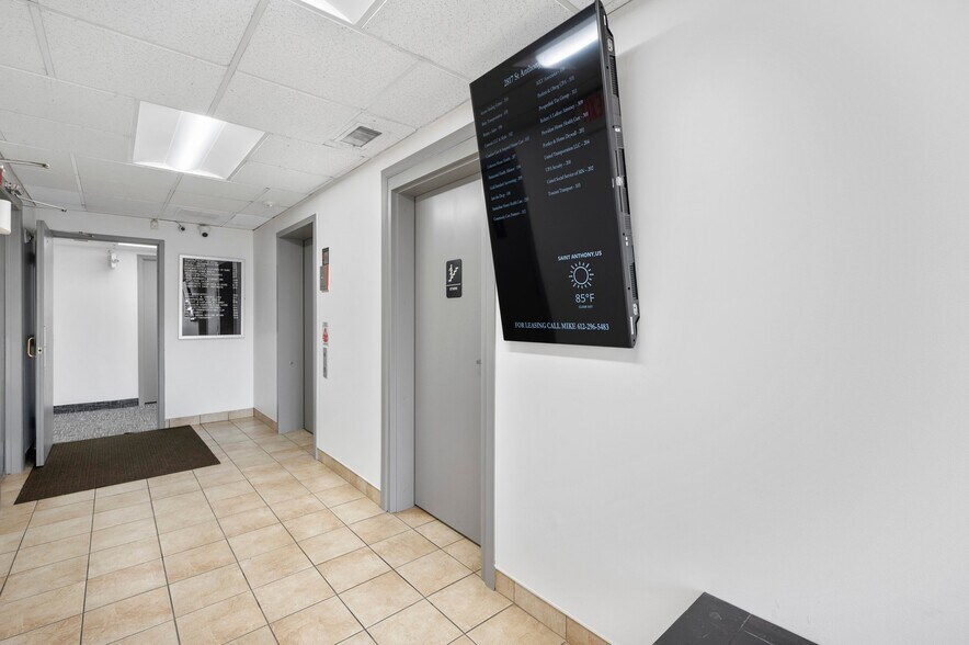 More Photos Of 2817 S Anthony Ln, Saint Anthony Office For Lease